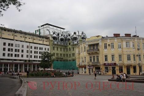 Так нависает над Греческой площадью новое здание "Большой Московской" - Одесский Политикум