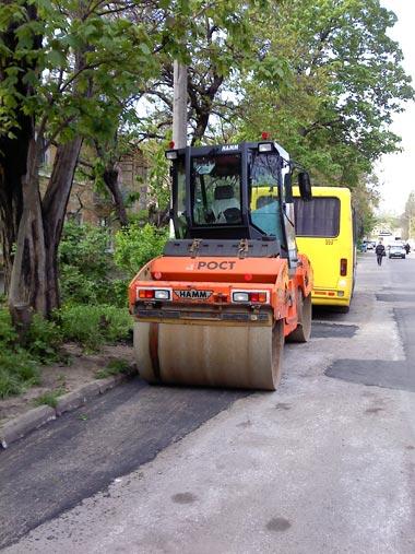 Фирма "РОСТ" занимается ямочным ремонтом одесских улиц, владелец фирмы Геннадий Труханов - Одесский Политикум