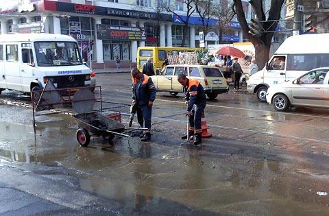 Фирма "РОСТ" занимается ямочным ремонтом одесских улиц, владелец фирмы Геннадий Труханов - Одесский Политикум