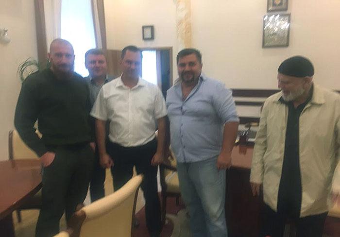 Генерал Головин ( третий слева, в белой рубашке) на встрече с одесскими еврейско - галицкимим "активистами" - Одесский Политикум