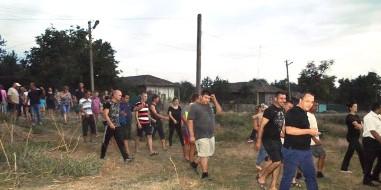 Жители Лощиновки в одесской области идут громить цыган - Одесский Политикум