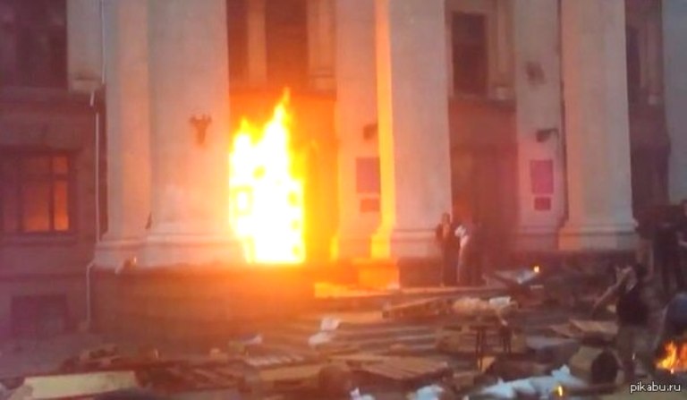 Одесса. Дом профсоюзов. Пожар сначала в одной двери - Одесский Политикум
